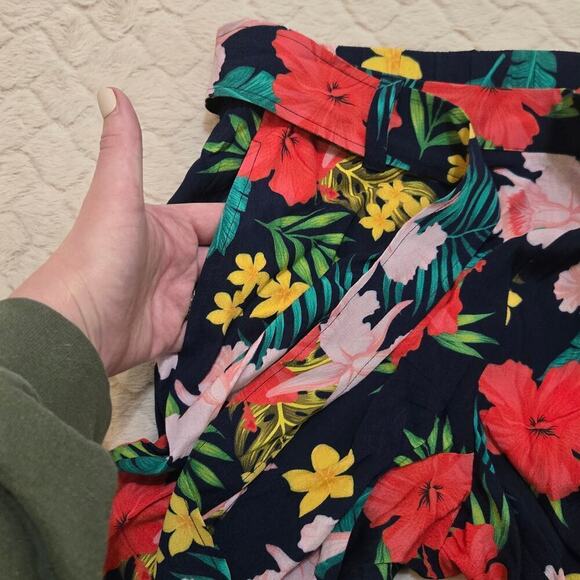 Soft Surroundings Navy Blue Floral Belted Pants, Size Small - Picture 9 of 10